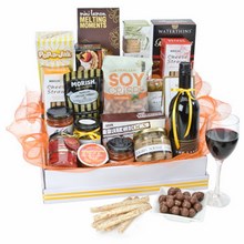 This gigantic hamper is absolutely bursting with sweet and savoury gourmet treats